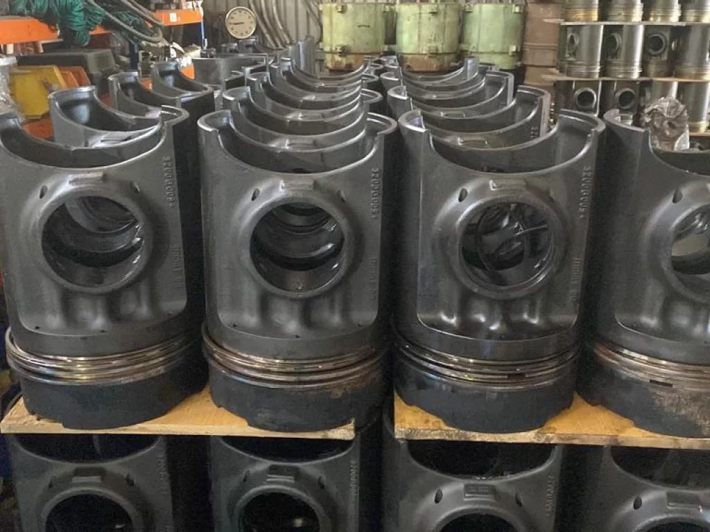 STX MAN 32/40 pistons