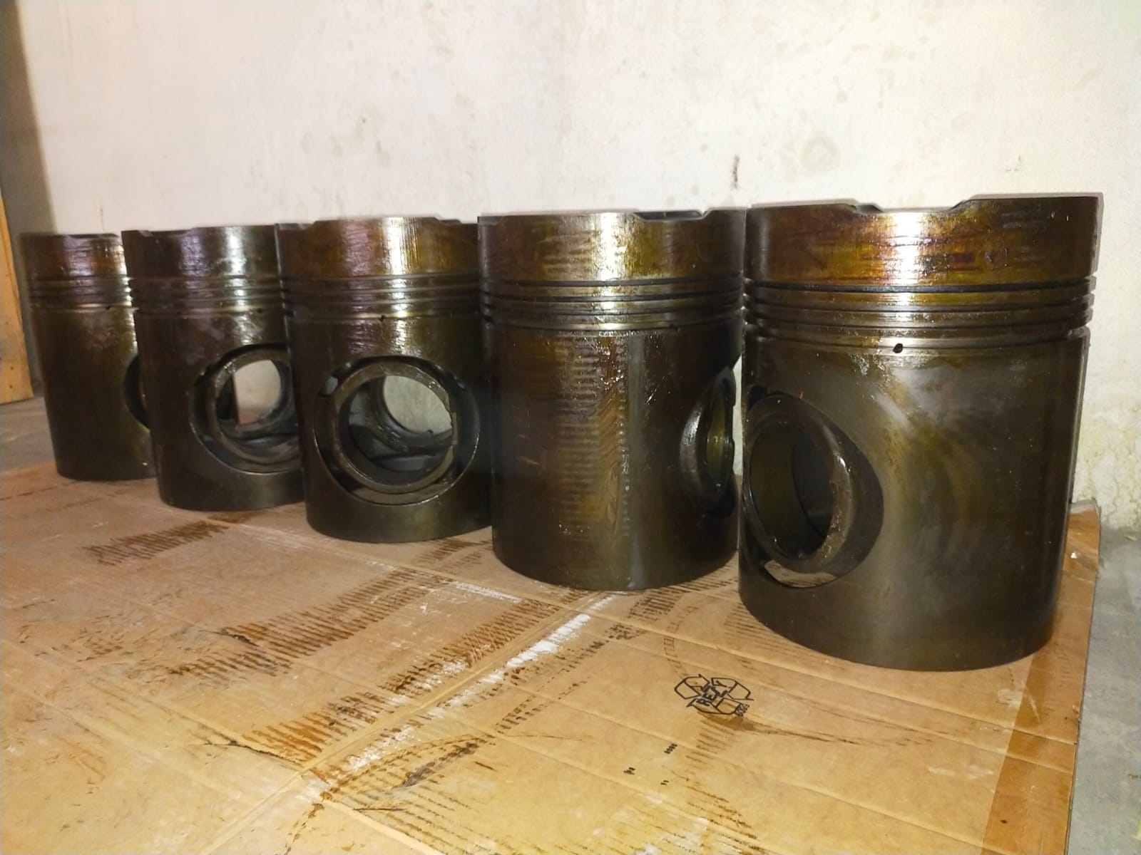 MAN-28/32H-pistons