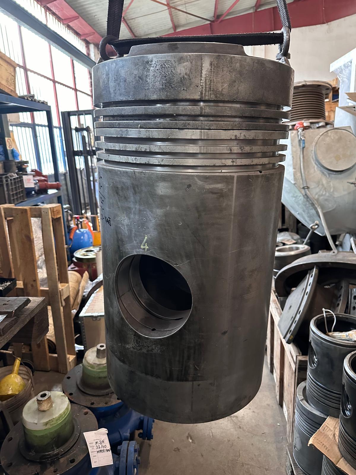 MaK 551 Pistons Mahle