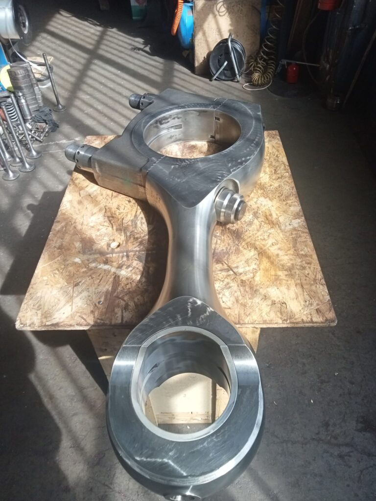 Bergen B32:40 Connecting rods